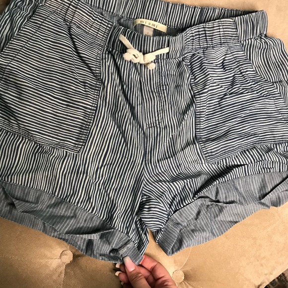 🦋NWOT miami Stripped Shorts - Picture 3 of 3